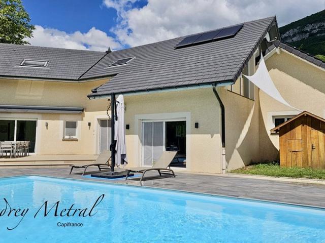 Villa à vendre à Serrières en Chautagne avec piscine, à 50 min de Genève et d'Annecy, 35 min d'Aix Les Bains et 15 min du Lac du Bourget