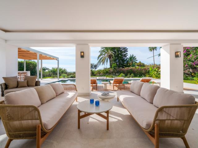 Villa Ágata es una villa mediterránea contemporánea en La Qu. 638m² Benahavís