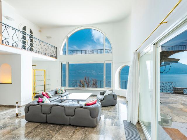 Villa with 7.5 rooms on sale in Rivebelle 400 m² | dreamo. Ch