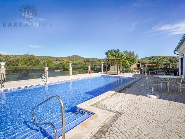 Villa Amarela de 3 quartos com amplo Terreno em Paderne 0m² Paderne