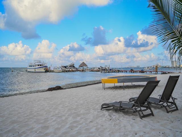 Villa amueblada frente al mar / Furnished Beachfront Villa