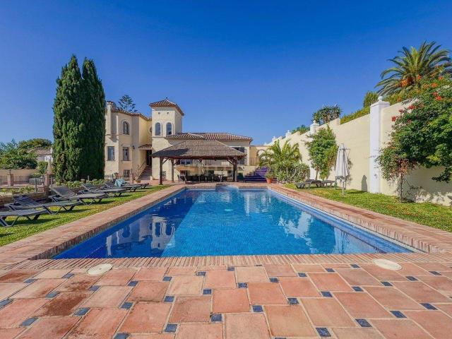 Villa Andaluza con Vistas al Mar en Estepona
