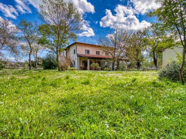 Villa Angiolina Villa in Bifamiliare di Pregio Con Ampio Parco Privato RIF. MC1