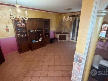 Villa angolare arredata 3 livelli + ampio esterno