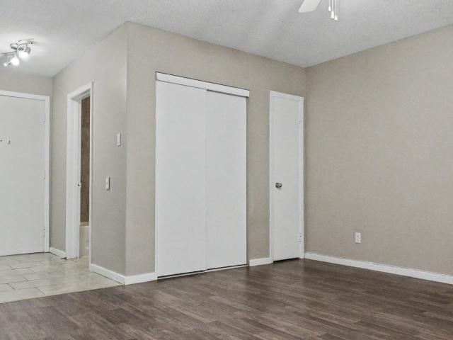 Villa Apartments Studio Apartment for Rent at 11217 124 St Nw, Edmonton, AB T5M 0J9 Inglewood