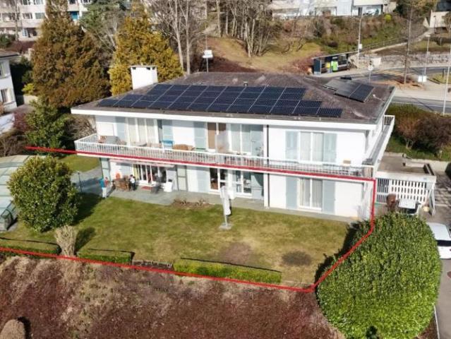 Villa appartement avec piscine et vue sur le lac