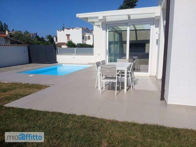 Villa arredata con piscina Terracina