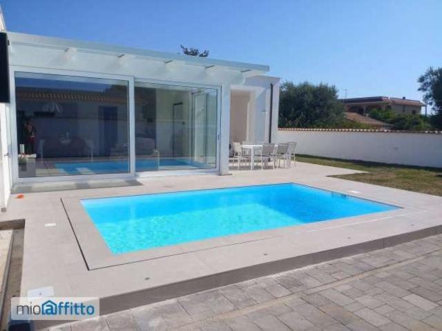 Villa arredata con piscina Terracina