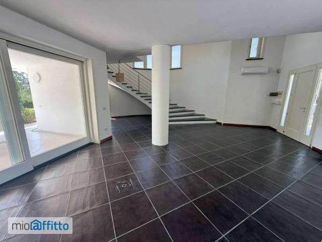 Villa arredata con piscina Quarto