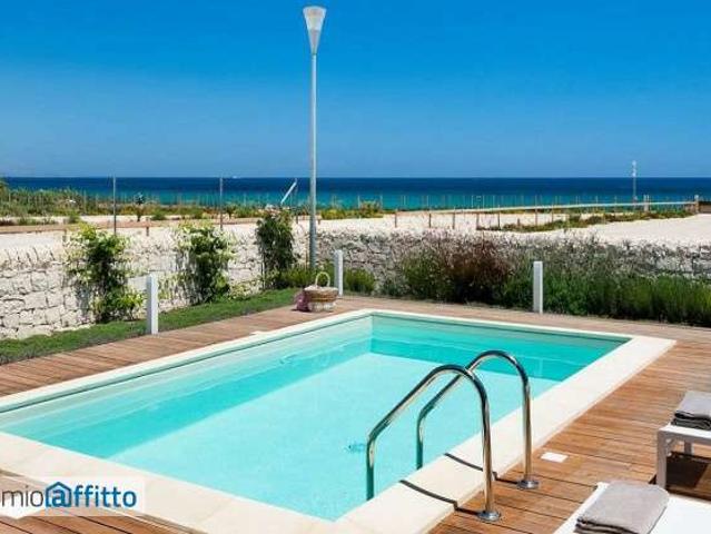 Villa arredata con piscina Reitani