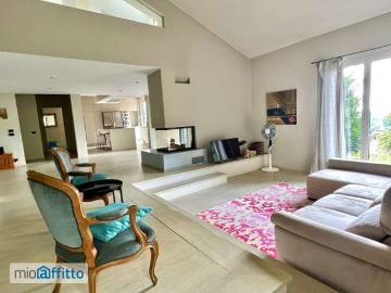 Villa arredata con terrazzo Como
