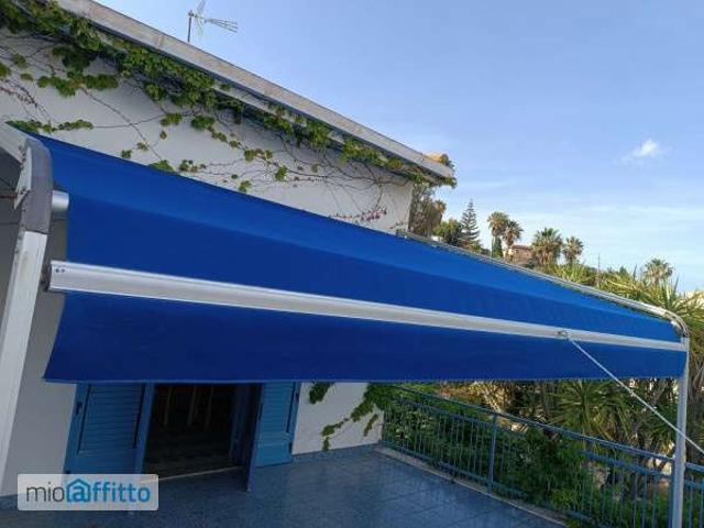 Villa arredata con terrazzo Contrada foggia