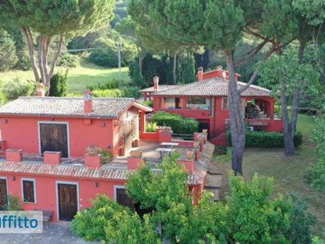 Villa arredata con terrazzo Centro