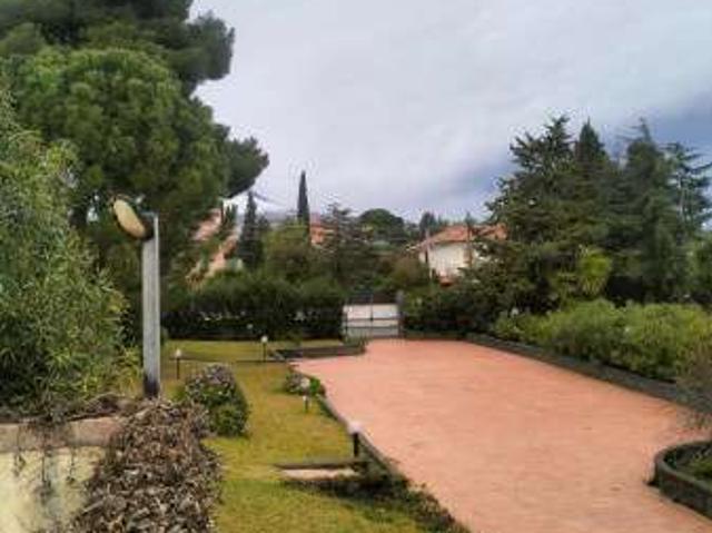 Villa arredata con terrazzo Centro