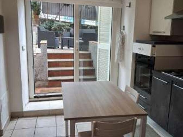 Villa arredata con terrazzo Centro