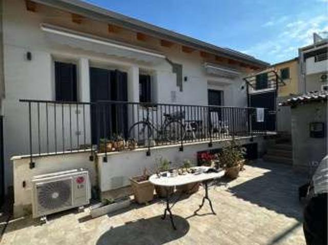 Villa arredata con terrazzo Centro