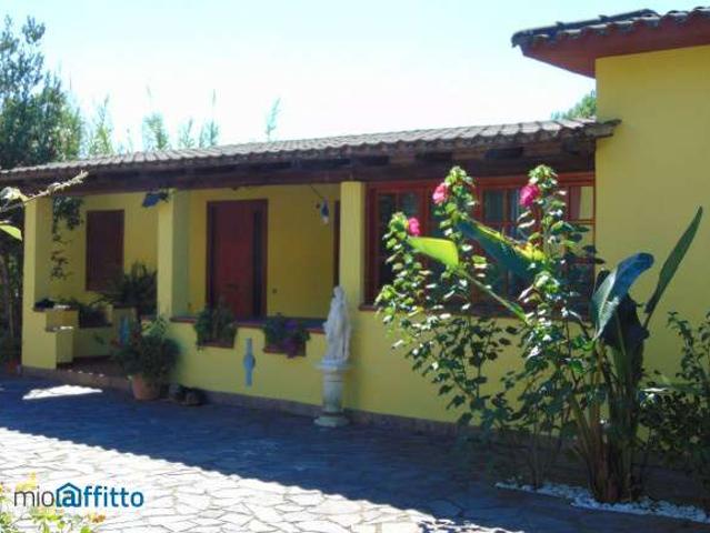 Villa arredata con terrazzo Centro