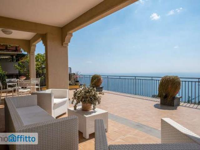 Villa arredata con terrazzo Centro