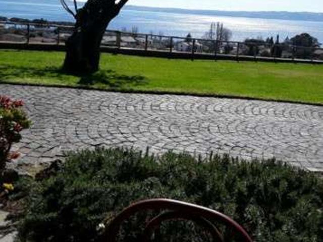 Villa arredata con terrazzo Centro