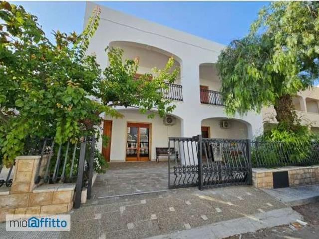 Villa arredata con terrazzo Centro