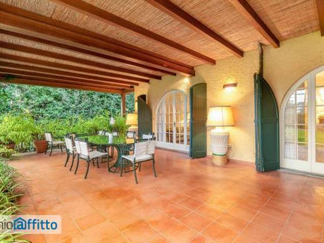 Villa arredata con terrazzo Centro