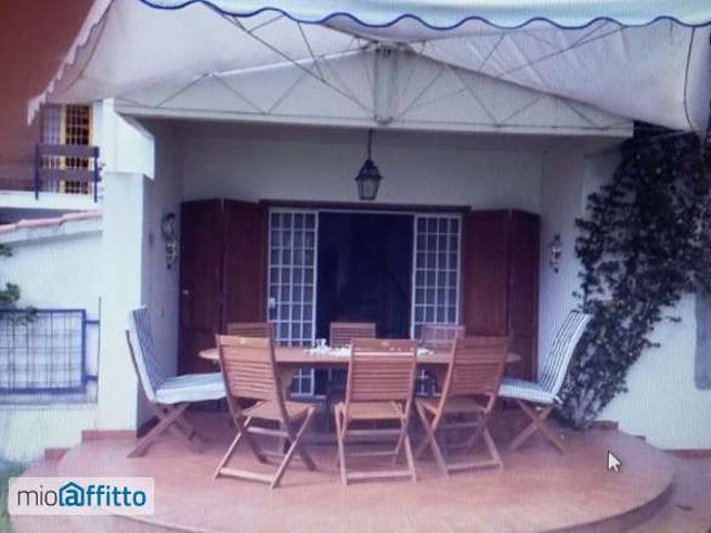 Villa arredata con terrazzo Centro