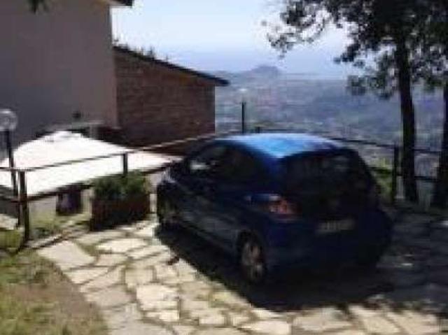 Villa arredata con terrazzo Centro