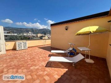Villa arredata con terrazzo Centro