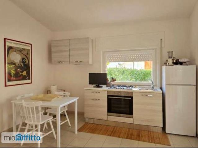Villa arredata con terrazzo Centro