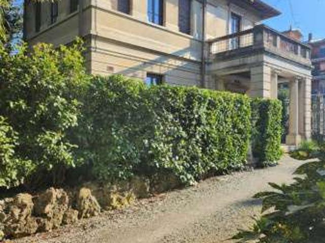 Villa arredata con terrazzo Centro