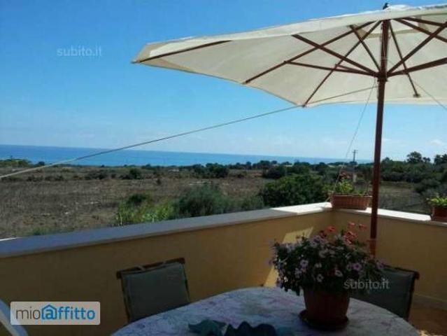Villa arredata con terrazzo Centro