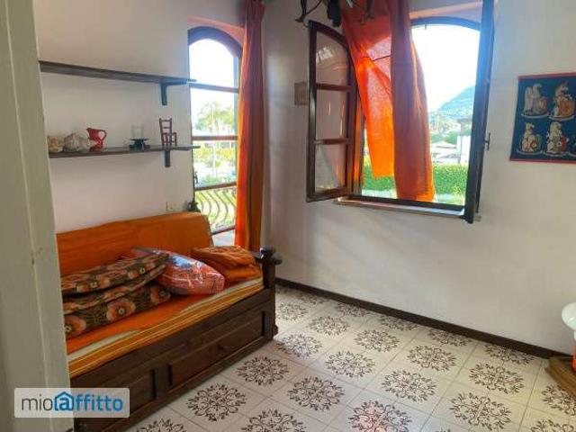 Villa arredata con terrazzo Centro