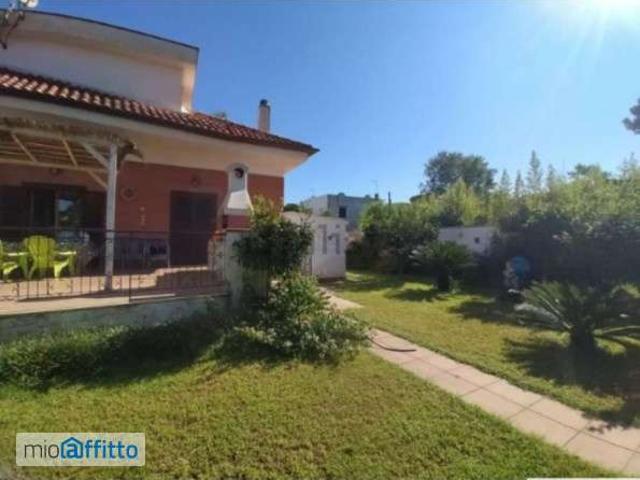 Villa arredata con terrazzo Centro