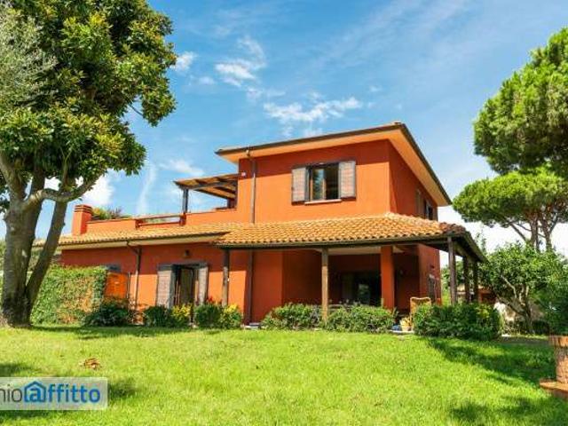 Villa arredata con terrazzo Centro
