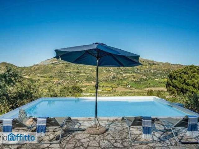 Villa arredata con terrazzo Centro
