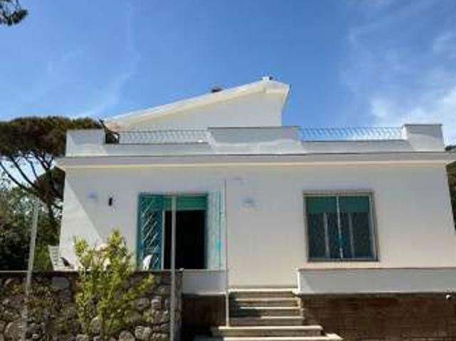 Villa arredata con terrazzo Centro