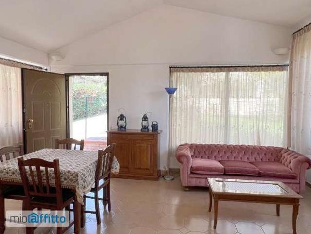 Villa arredata con terrazzo Centro