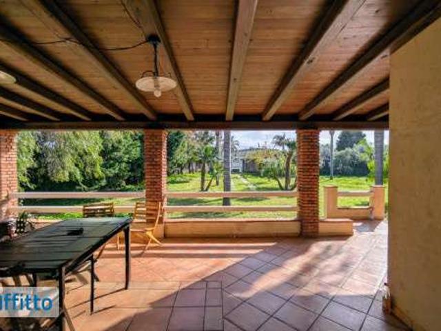 Villa arredata con terrazzo Centro