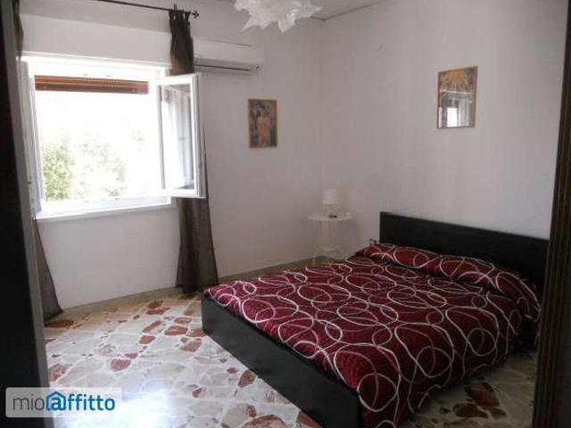 Villa arredata con terrazzo Centro