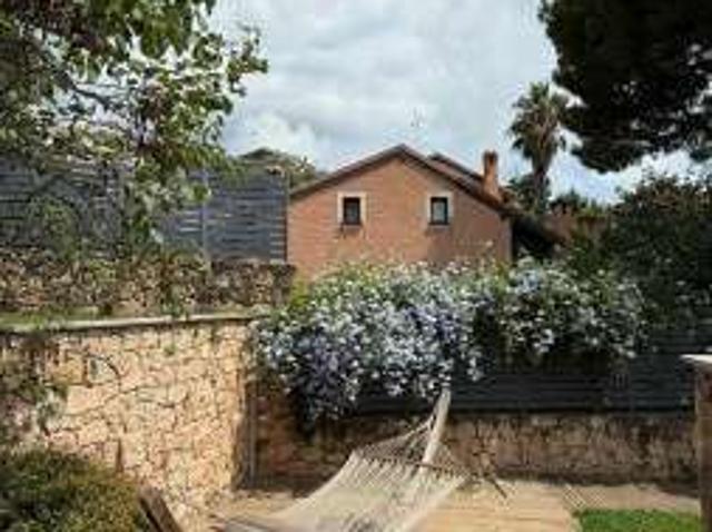 Villa arredata con terrazzo Centro
