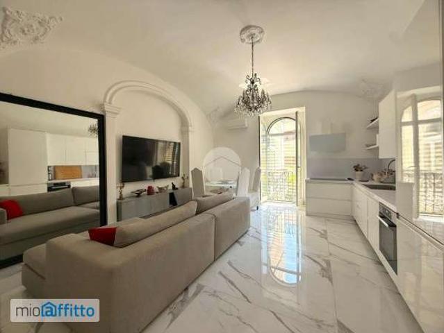 Villa arredata con terrazzo Chiaia