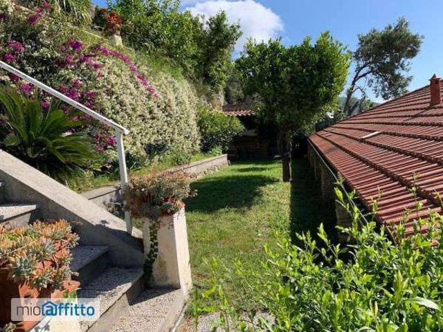 Villa arredata con terrazzo Alassio