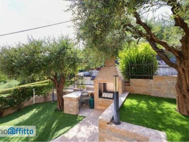 Villa arredata con terrazzo Boschetti