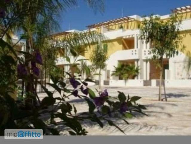 Villa arredata con terrazzo Baia verde, lidi