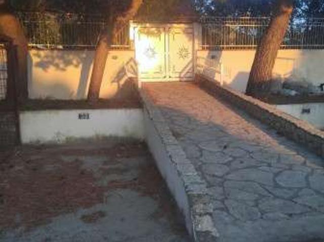 Villa arredata con terrazzo Baia azzurra levagnole