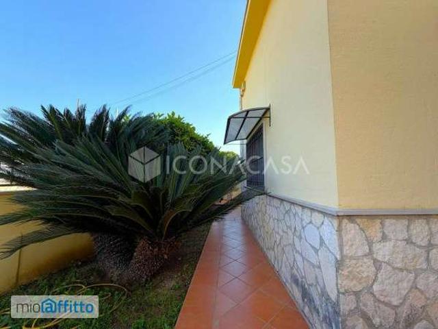 Villa arredata con terrazzo Bari
