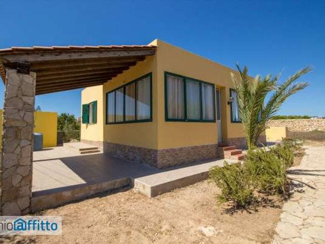 Villa arredata con terrazzo Grecale