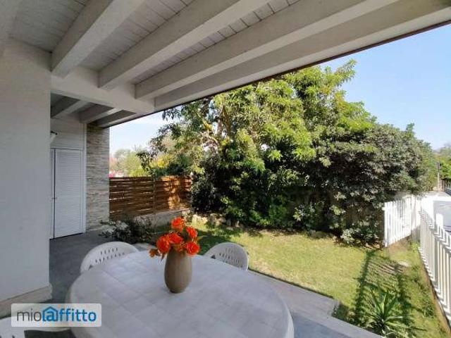 Villa arredata con terrazzo Fiumicino