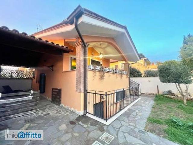 Villa arredata con terrazzo Infernetto, axa, casal palocco, madonnetta a roma