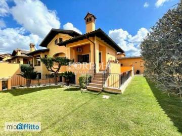 Villa arredata con terrazzo Infernetto, axa, casal palocco, madonnetta a roma